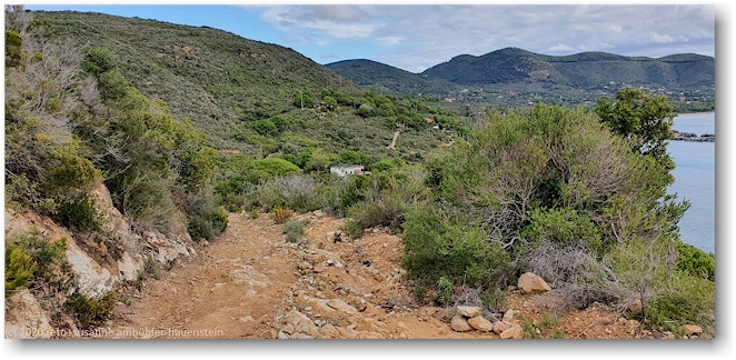 wanderweg zwischen lacona und capo di fonza