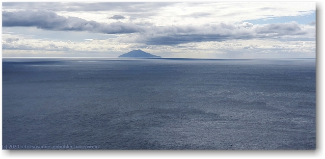 blick vom capo di fonza auf eine vorgelagerte insel