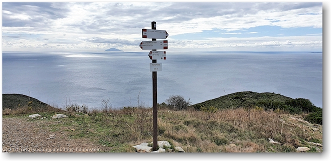 wegweiser auf dem monte fonza