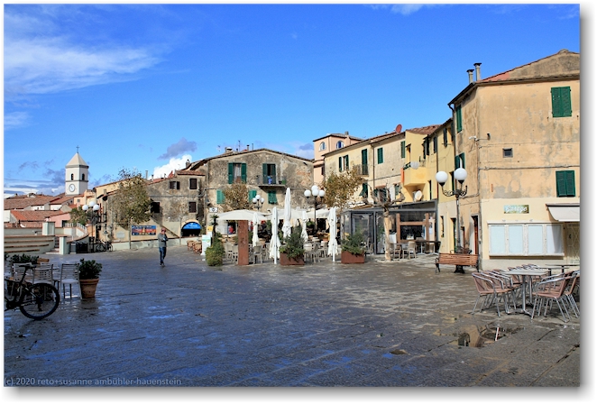 piazza giacomo matteotti im zentrum von capoliveri