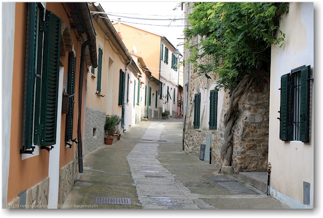 via fratelli bandiera in capoliveri
