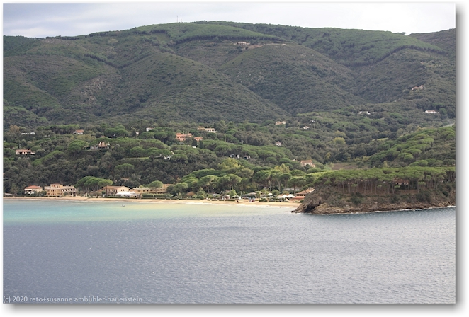 blick von porto azzurro auf den spiagga di naregno