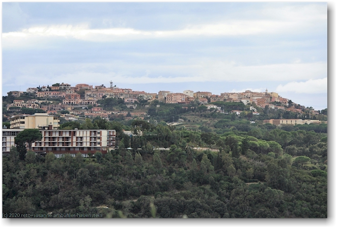 blick von porto azzurro auf capoliveri