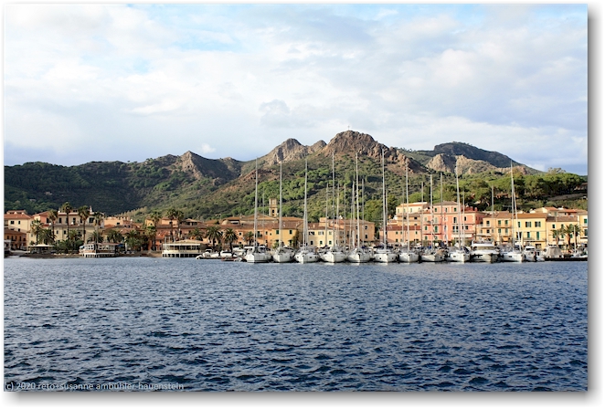 hafen von porto azzurro