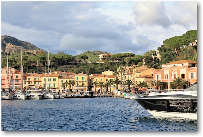 hafen von porto azzurro