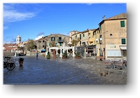 piazza giacomo matteotti im zentrum von capoliveri