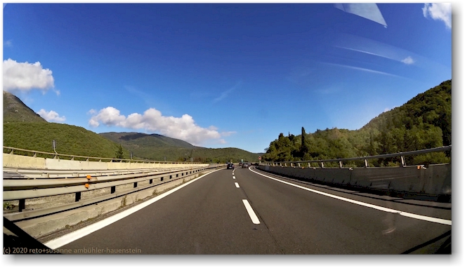 unterwegs auf der A1 bei sonnigem wetter
