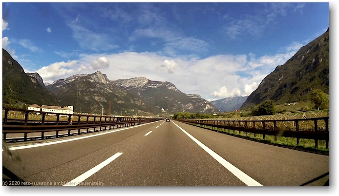 blick von der A22 auf die gardaseeberge
