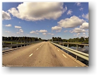 strasse 943/403 ueber den grenzfluss muonionjoki / muonioaelven zwischen finnland und schweden