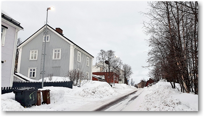 schneereiche strasse in kiruna