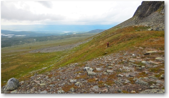 kungsleden am fuss des kabtapakte