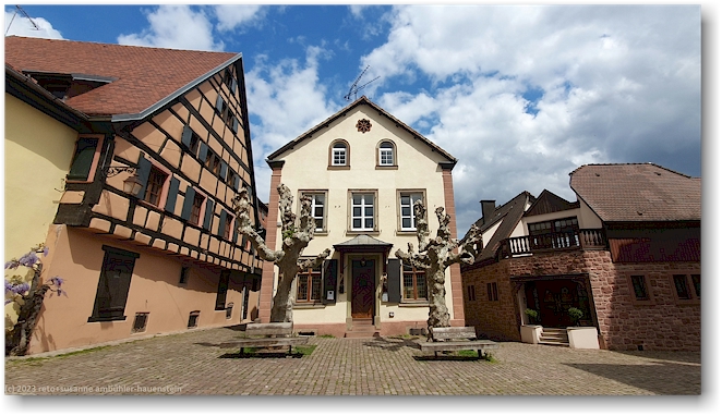 rathausplatz in riquewihr