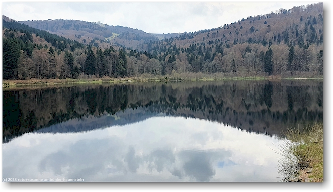 blick vom staudamm ueber den lac de la lauch