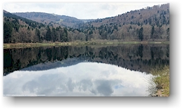 blick vom staudamm ueber den lac de la lauch