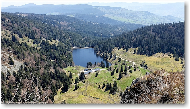 blick von der krete beim hochmoor gazon du faing richtung suedosten mit dem lac du forlet