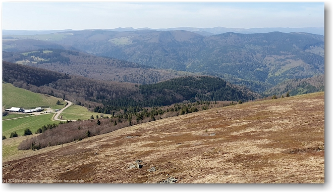blick vom grand ballon richtung nordwesten mit der ferme auberge du haag