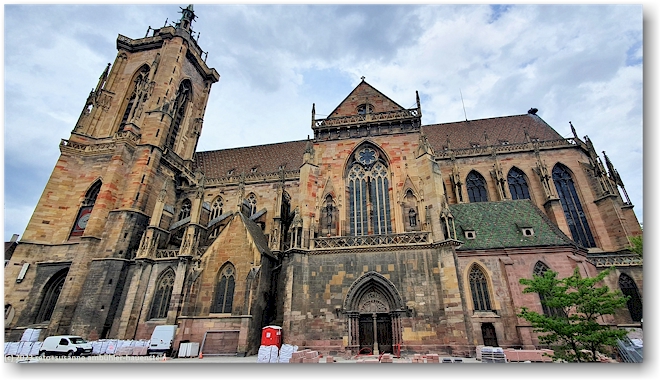 cathedrale saint-martin im stadtzentrum von colmar
