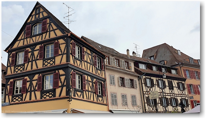 fachwerkhaeuser an der rue de la poissonnerie im stadtzentrum von colmar