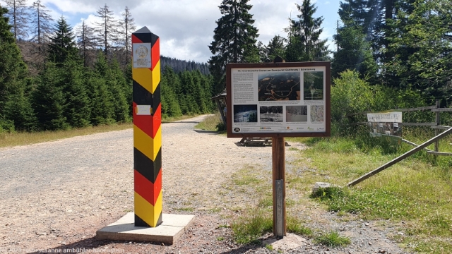 markierung der innerdeutschen grenze am grenzpunkt goetheweg / eckersprung
