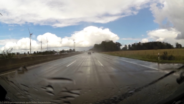 regenschauer auf der A7 bei neumuenster