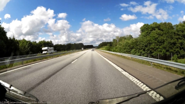 wenig verkehr und sonniges wetter auf der E6