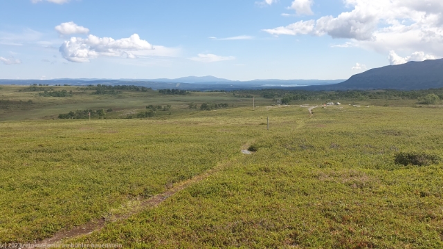 wanderweg am fuss des rundvalen