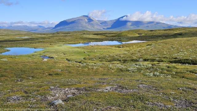 blick von der faeltjaegarstugan ueber das fjaell mit raasengealta im hintergrund