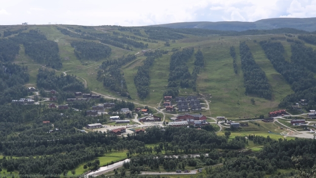 ferienhaeuser und skipisten bei ramundberget