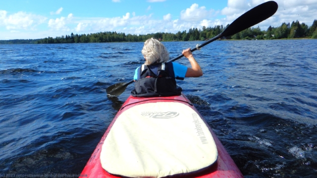 im kajak unterwegs auf dem oesterfjaerden bei umea