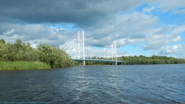 haengebruecke ueber den bergsvikssundet bei pitea