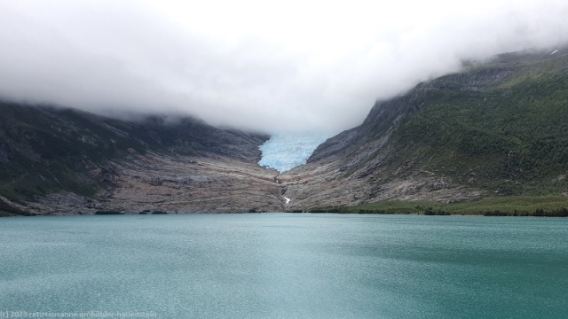 blick ueber den svartisvatnet auf den engabreen