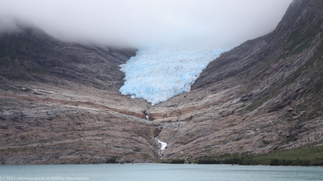 blick ueber den svartisvatnet auf den engabreen