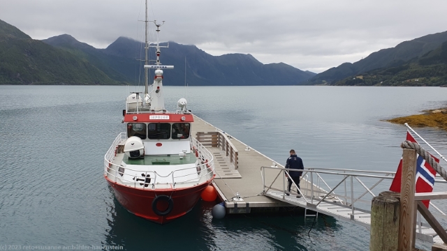 der isprins brachte uns ueber den holandsfjorden nach svartis und zurueck