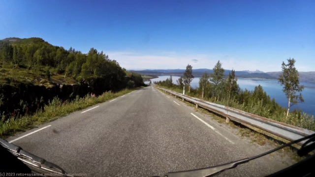 blick von der strasse 812 auf den skjerstadfjorden