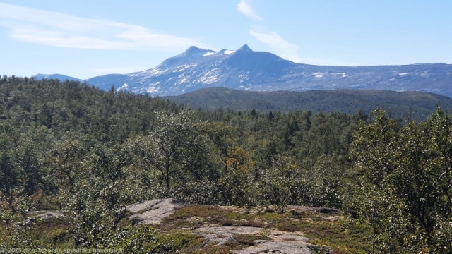 blick vom nordnesfjell auf die umliegende bergwelt