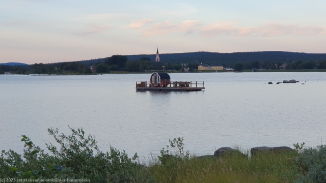 blick ueber den hornavan mit floss und kirche von arjeplog
