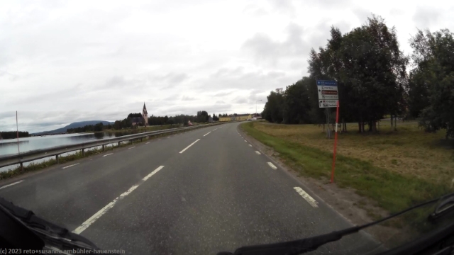 blick von der strasse 95 auf arjeplog mit kirche