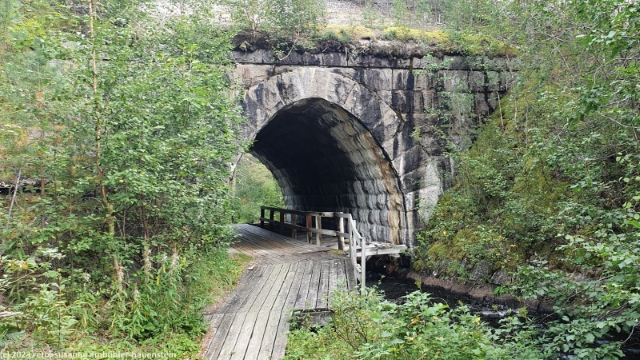 tunnel mit bruecke im verlauf des kvarnbaecksleden bei jokkmokk