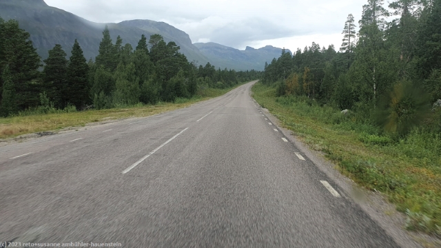 strasse 827 durch den stora sjoefaellet national park