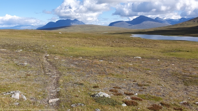 wanderweg entlang des loadasjjavrasj