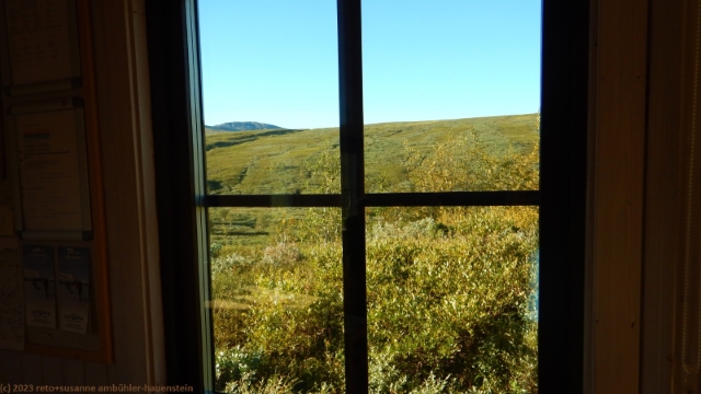blick aus dem fenster unseres 4-bett-zimmer in der laddejakkastuga