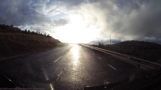 abendsonne ueber der E10 bei kiruna
