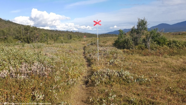 wanderweg am fuss des njulla