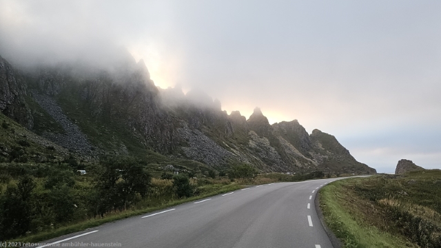 nebel fliesst vom durmalshagen an der strasse 7702