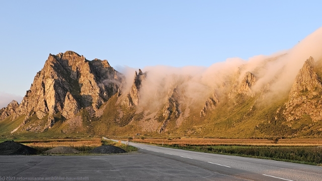 nebel fliesst vom durmalshagen an der strasse 7702