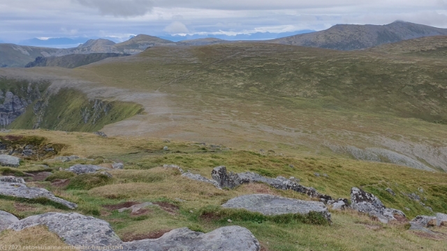 blick vom matinden auf das kuestengebirge