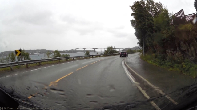 blick von der strasse 86 in finnsnes auf die gisundbrua