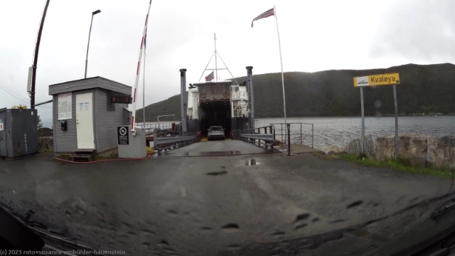 faehre im hafen von botnhamn