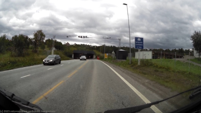 einfahrt in den langnestunnelen in tromso