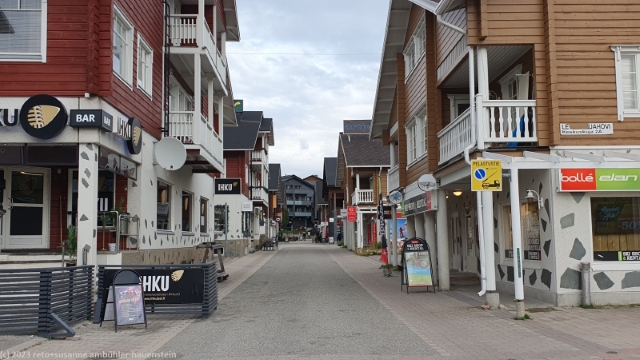 keskuskuja im ortszentrum von levi